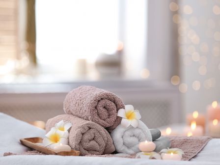 spa towels rolled candles